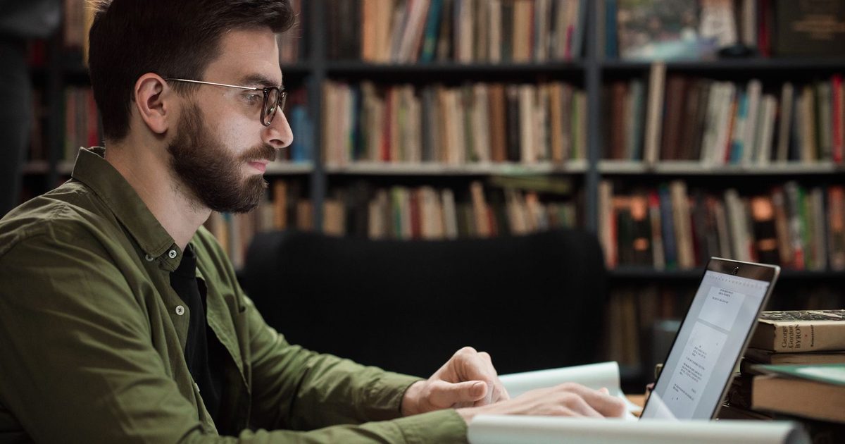 Turnitin AI-detectie: wat ziet je docent en hoe check je je tekst vooraf?